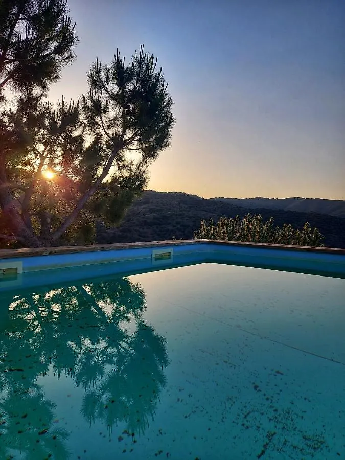 Finca Serrato Colmenar Bed & Breakfast