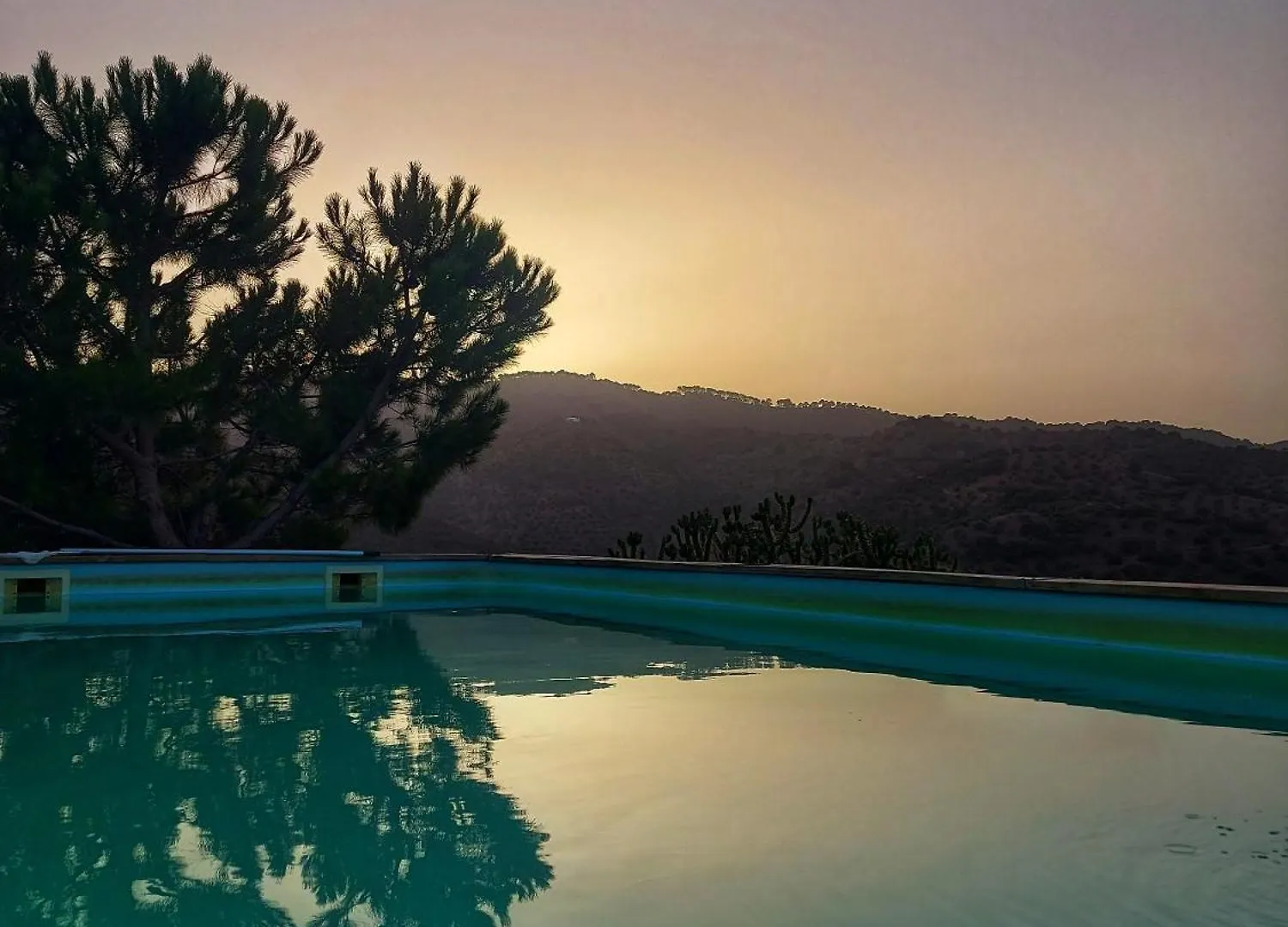 Finca Serrato Colmenar Bed & Breakfast